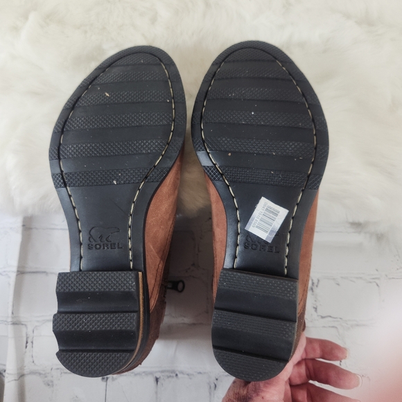 Sorel Lolla Bootie in Buffalo and Dark Brown. Excellent like new condition. - Picture 5 of 7